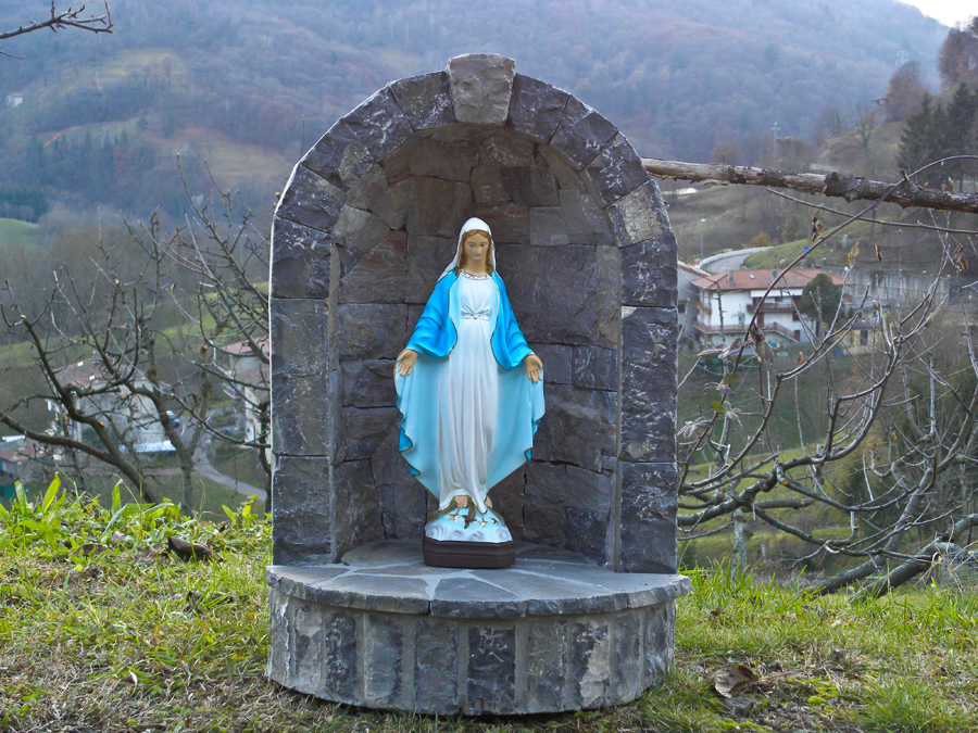 Trovare Una Madonnina Per Terra La Madonnina con nicchia al canalone del Benigni - Valle Brembana