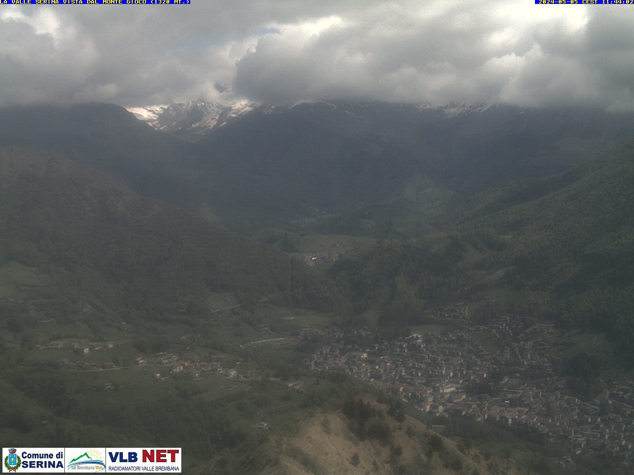 Dal Monte Gioco (1366 m) vista sull'alta Val Serina
